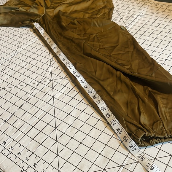 Old navy cargo satin joggers, new with tags, utility moss/army green size xl - Picture 8 of 11